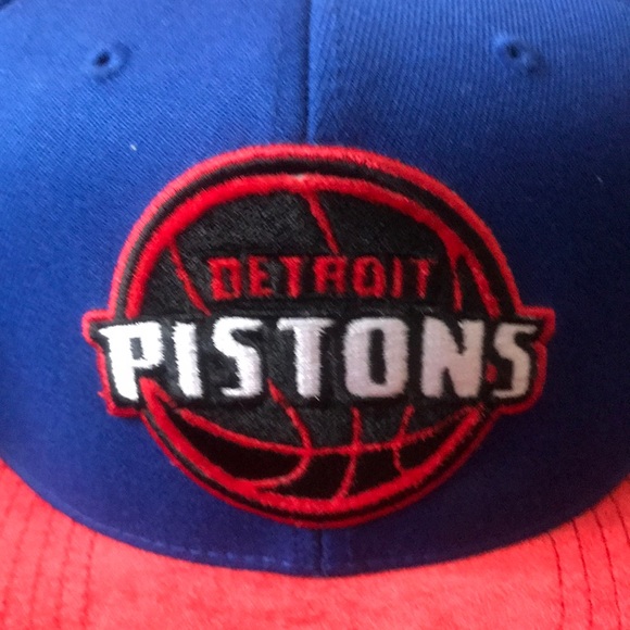 Mitchell and ness Detroit Pistons SnapBack - Picture 2 of 12